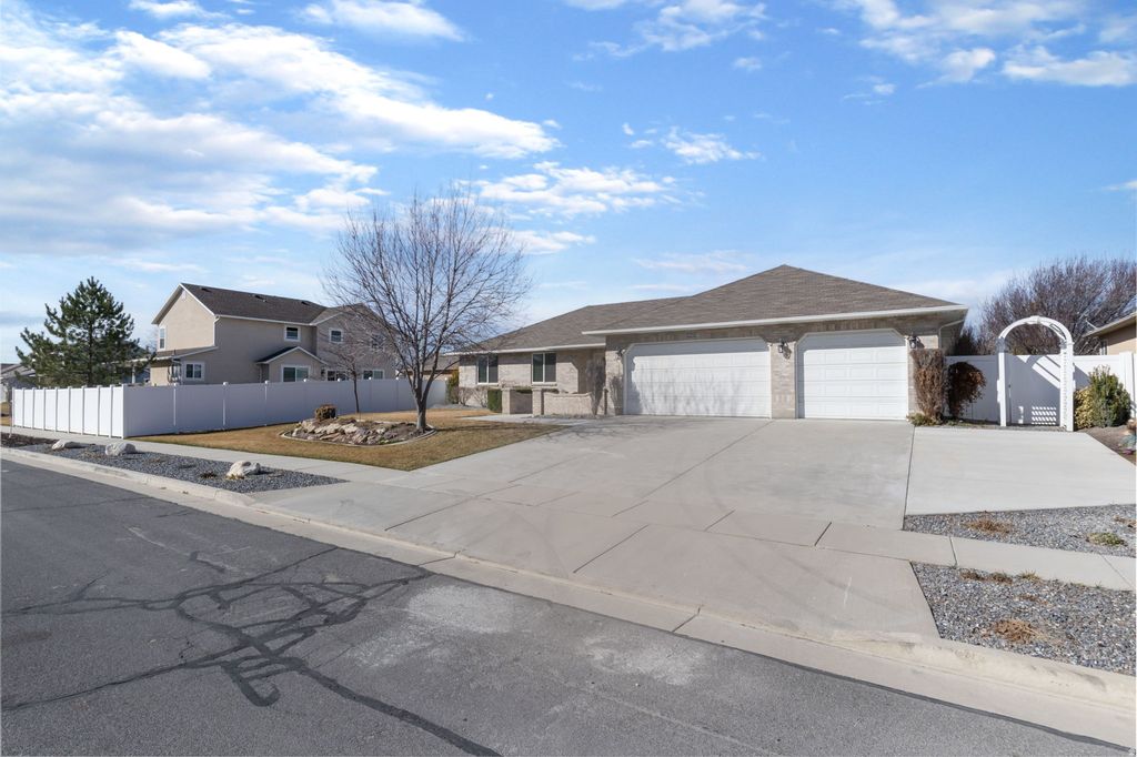 Photo of 12252 S MARGARET ROSE DR, Riverton, UT 84065 (MLS # 2143704)