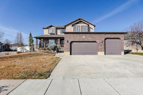 Photo of 1996 S 1675 W, Syracuse, UT 84075 (MLS # 2137790)