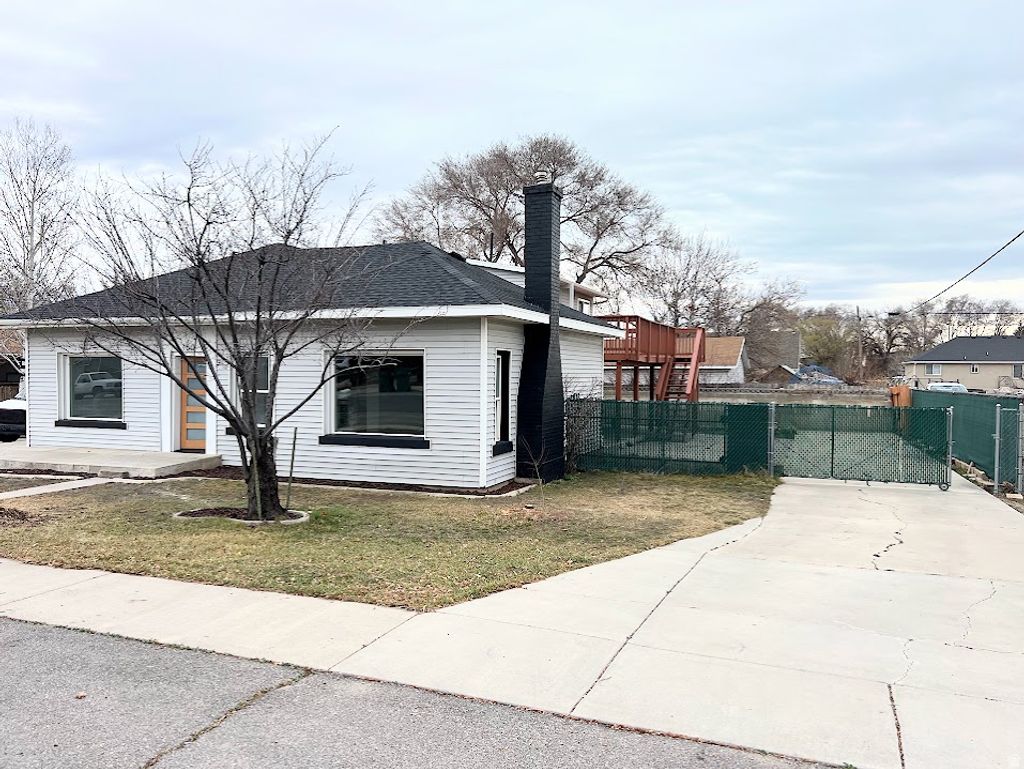 Photo of 160 E 400 N, Lehi, UT 84043 (MLS # 2140418)