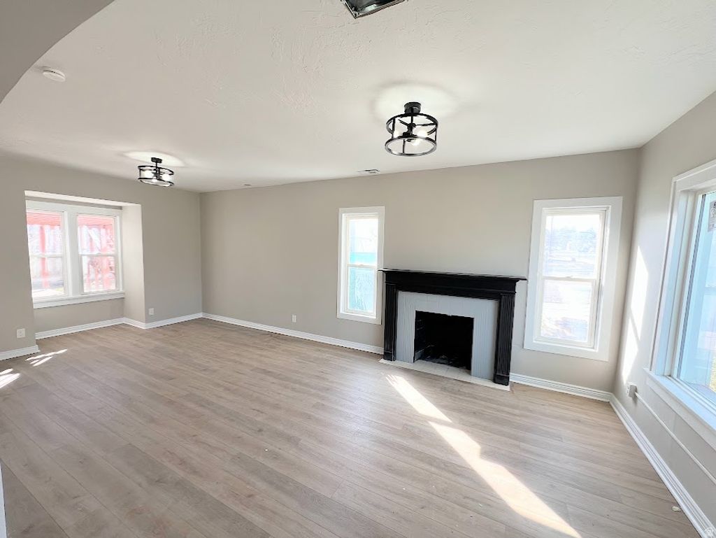 Photo of 160 E 400 N, Lehi, UT 84043 (MLS # 2140418)