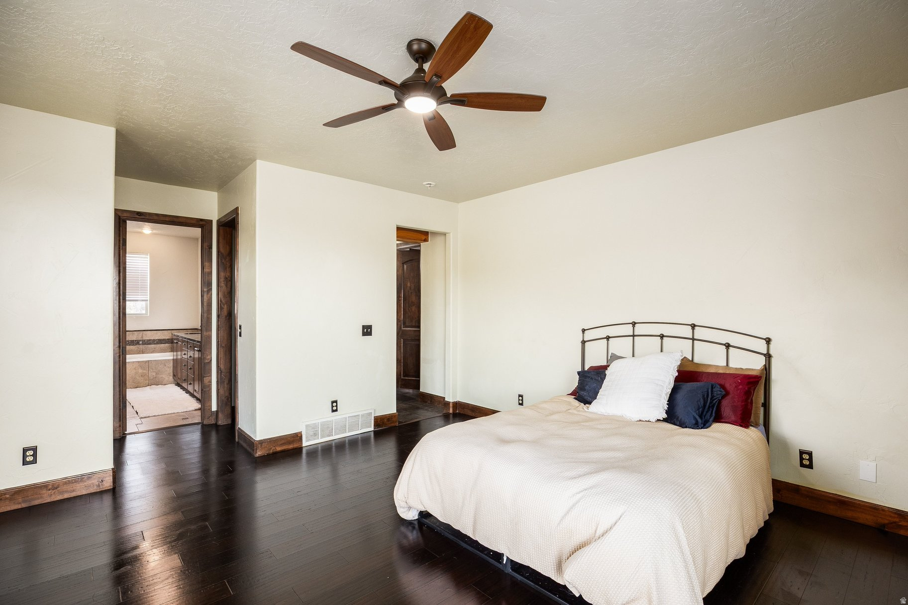 BIG POLE ESTATES - Residential