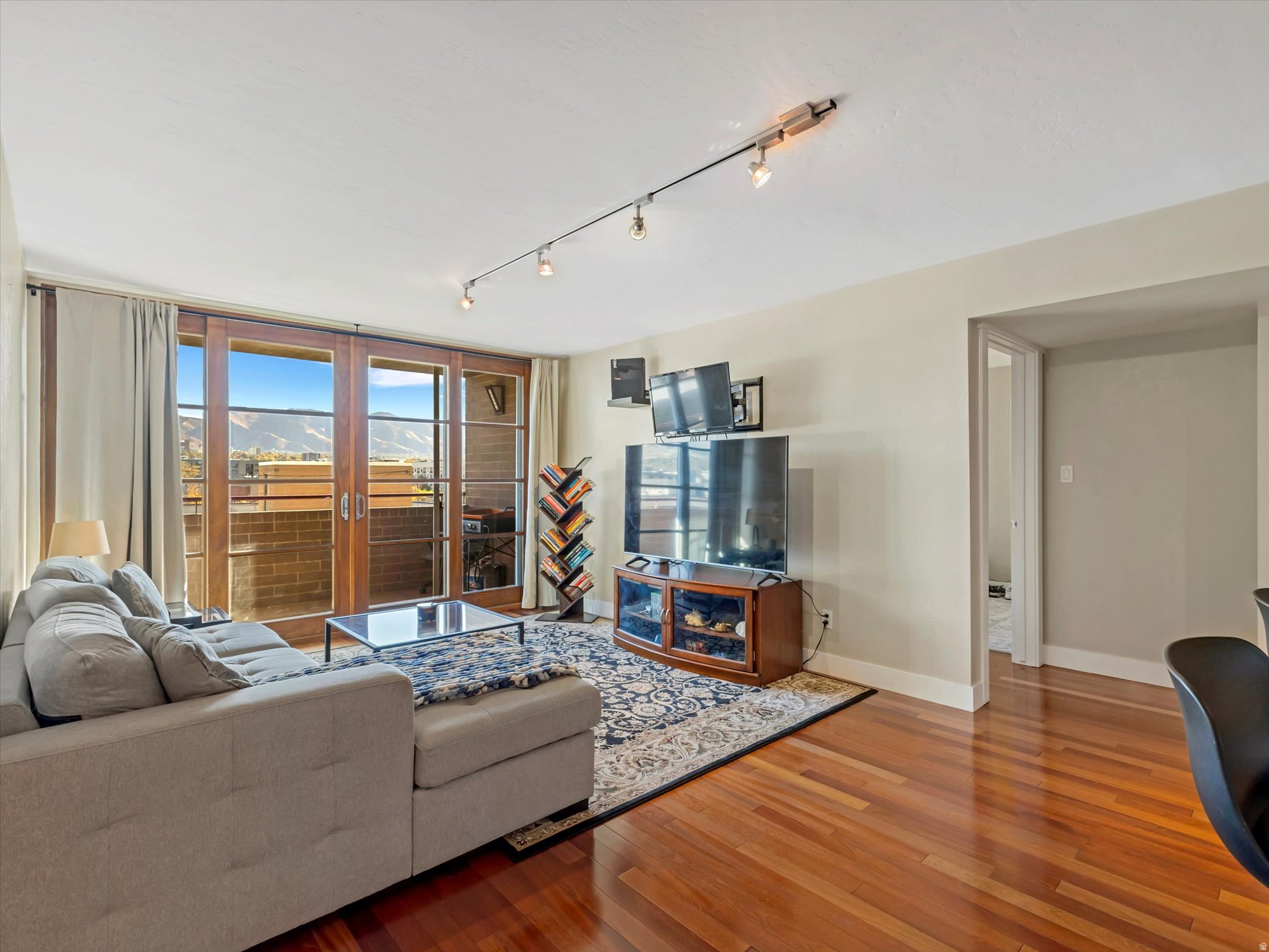 BROADWAY TOWER CONDO - Residential