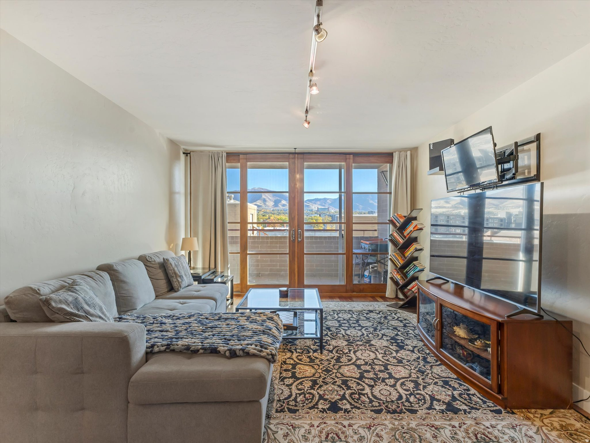 BROADWAY TOWER CONDO - Residential