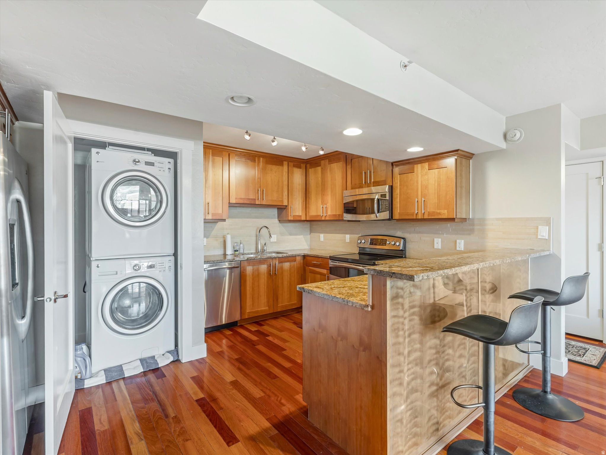 BROADWAY TOWER CONDO - Residential