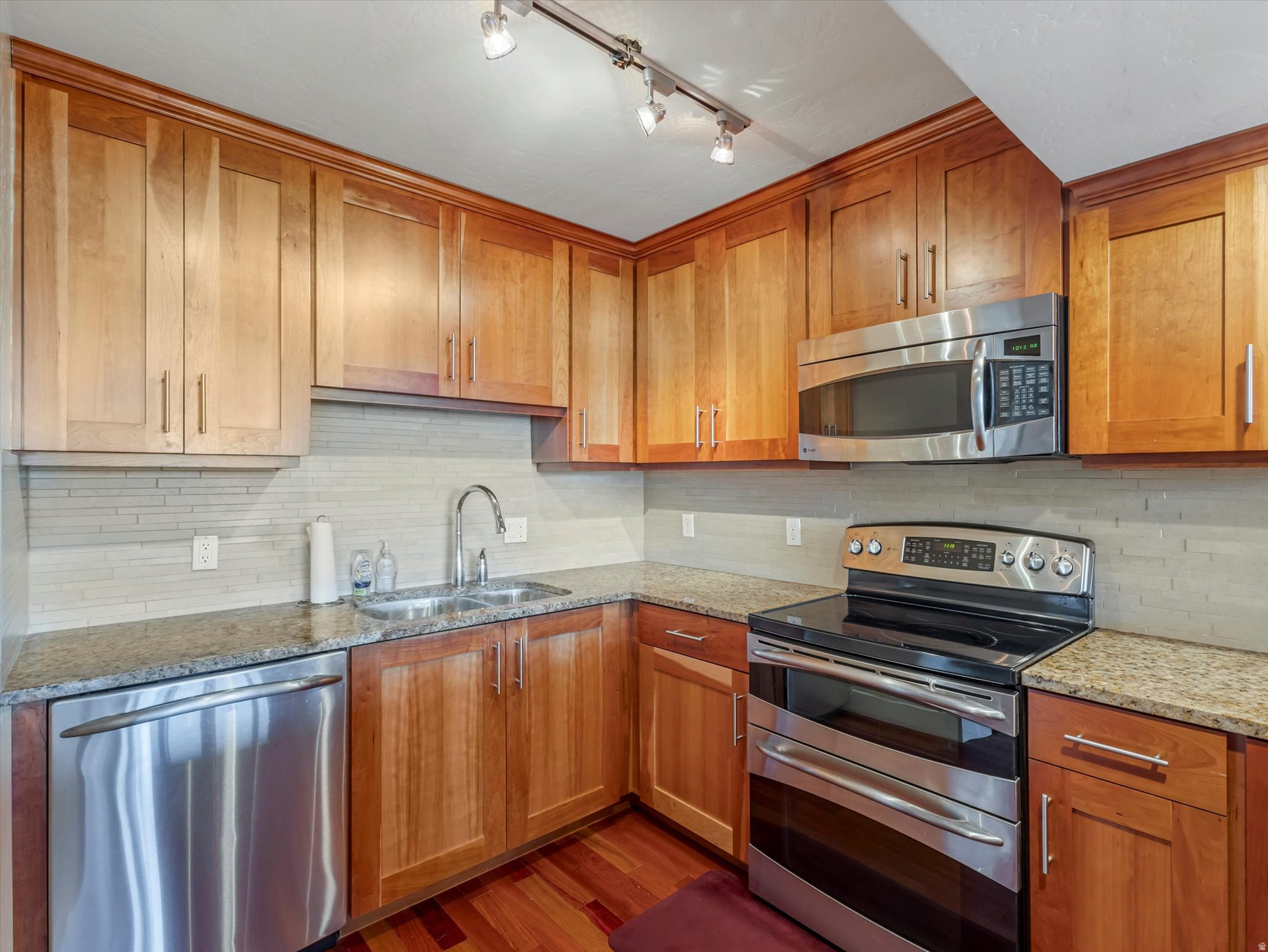 BROADWAY TOWER CONDO - Residential