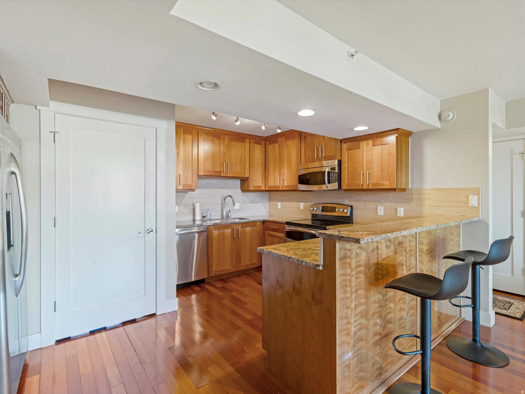 BROADWAY TOWER CONDO - Residential