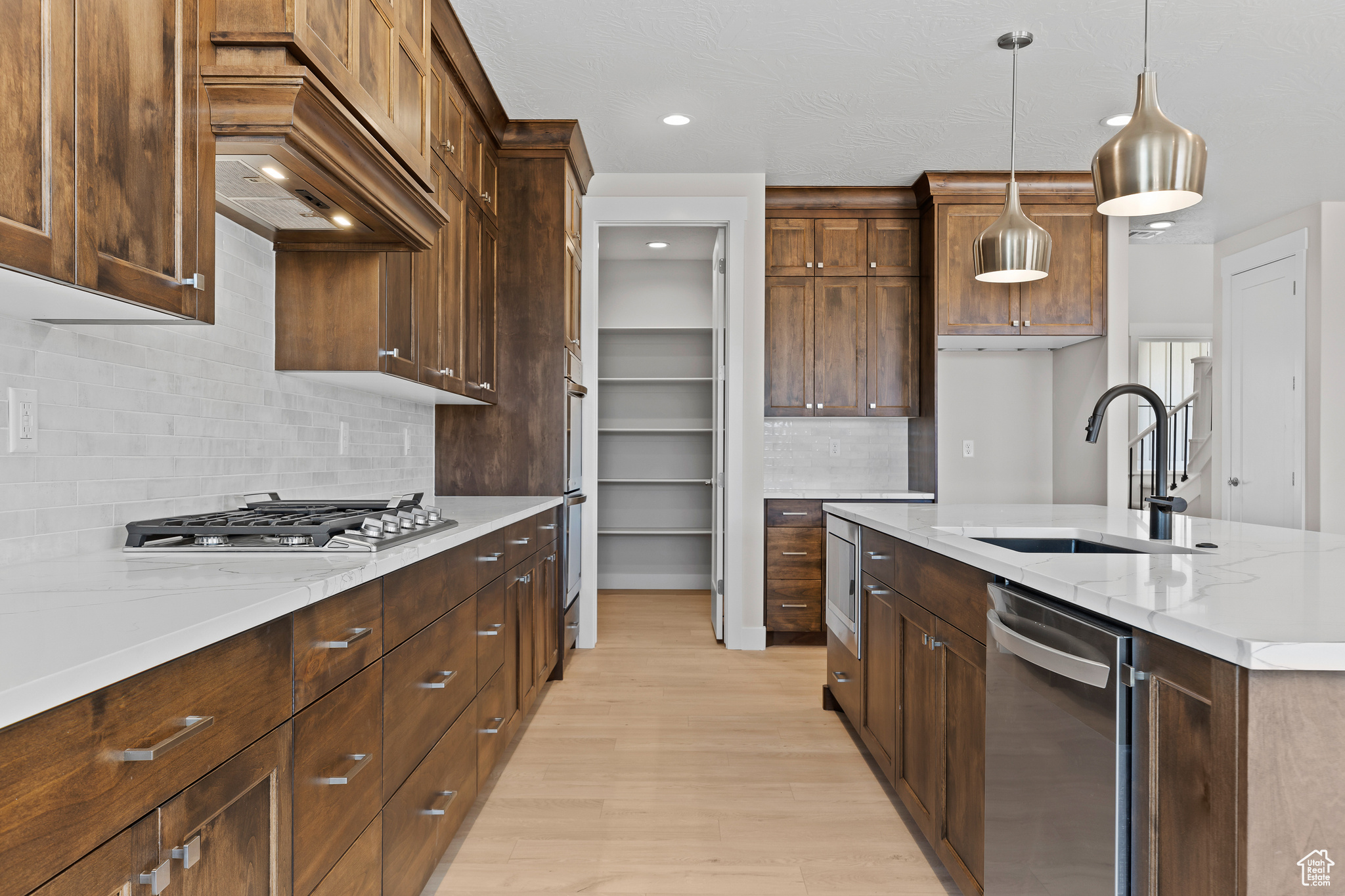 RED SLATE ESTATES - Residential