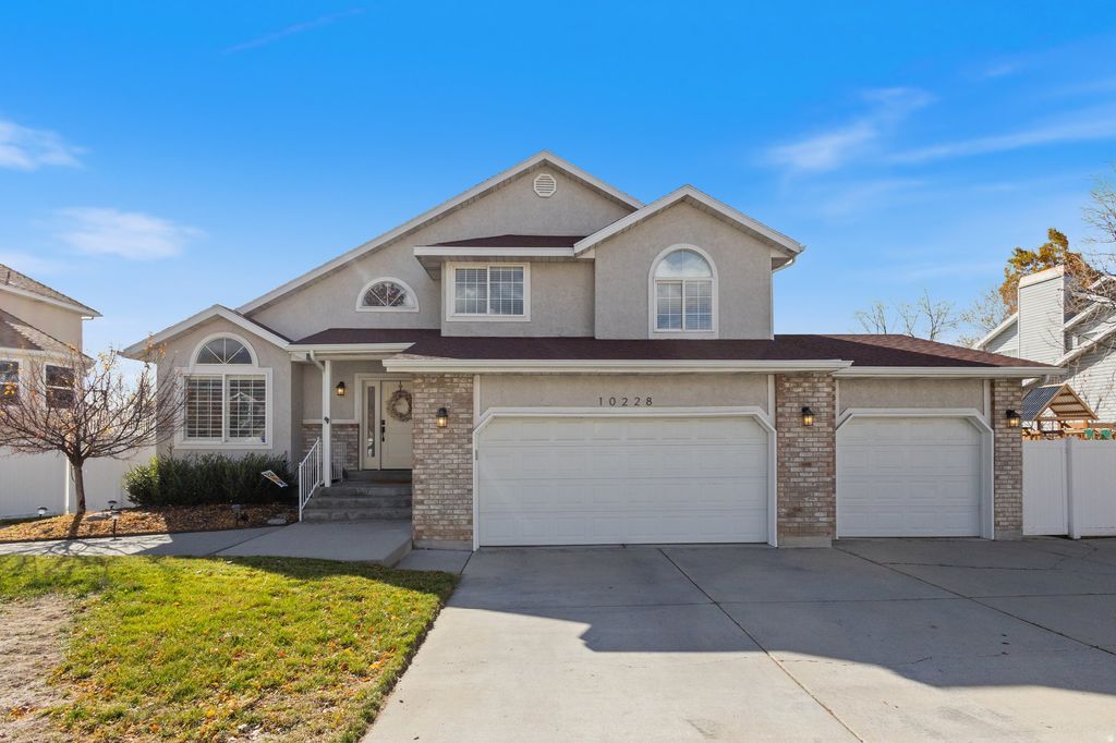 Photo of 10228 S SNOW IRIS WAY #1420, Sandy, UT 84092 (MLS # 2122415)