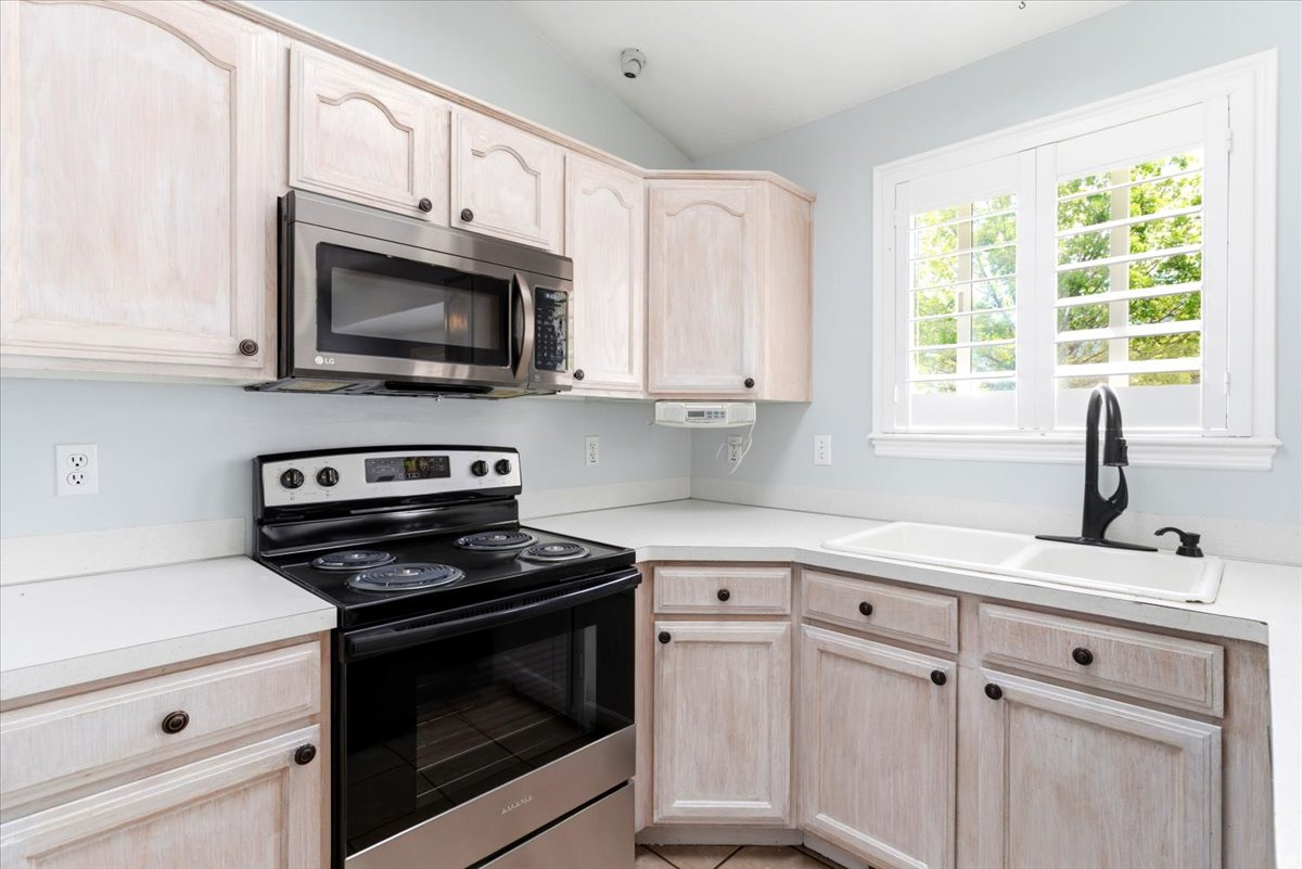 WARREN ACRES - Residential