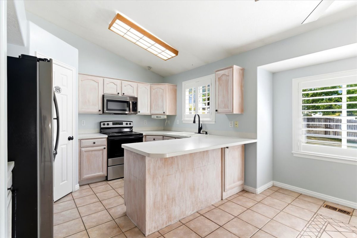 WARREN ACRES - Residential