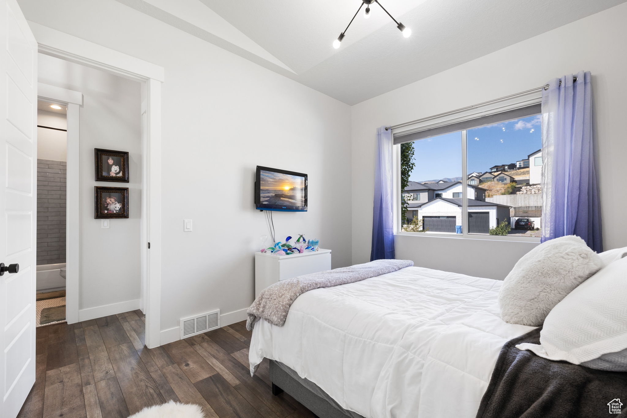 BROOK HEIGHTS - Residential