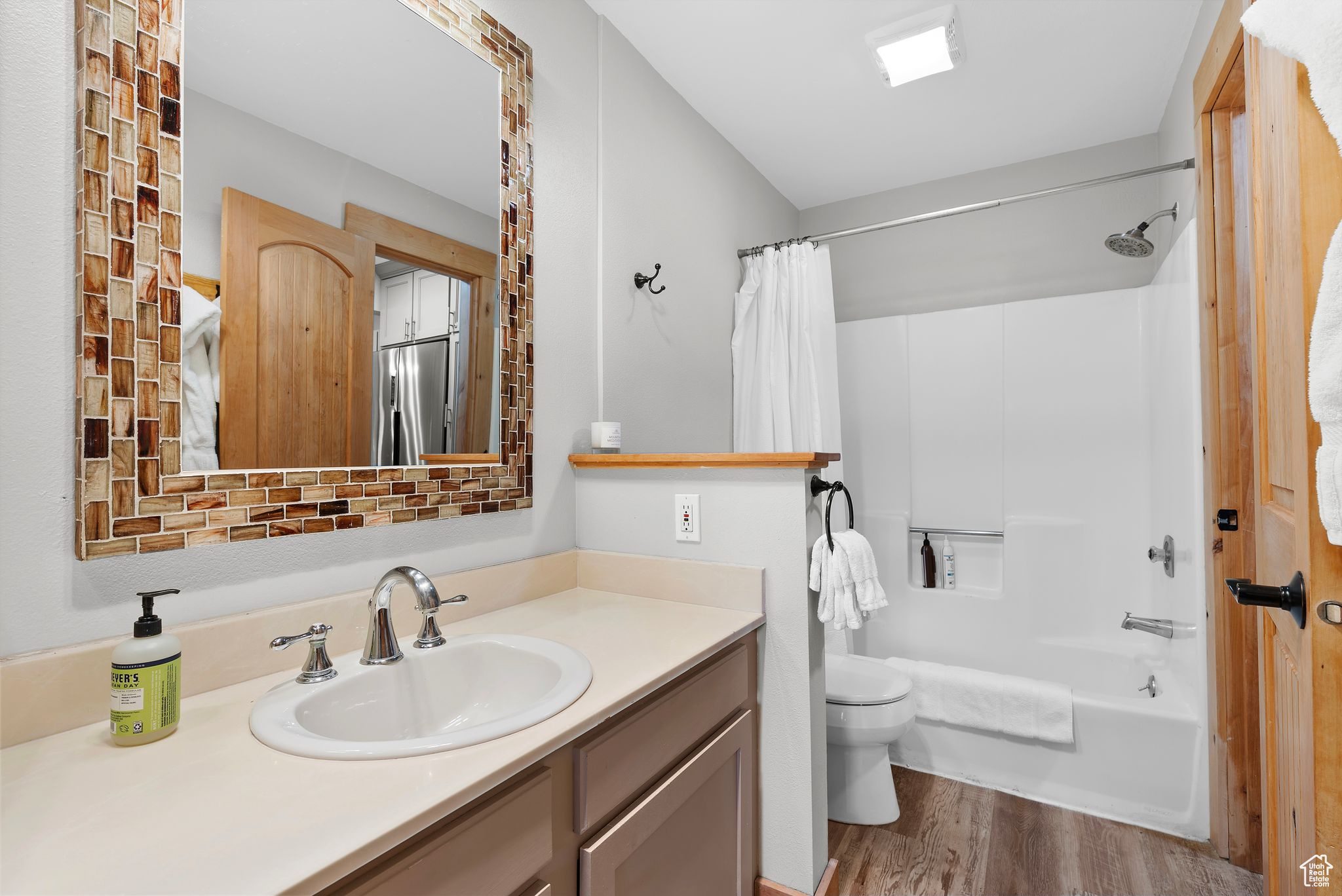 RED PINE CHALETS CON - Residential