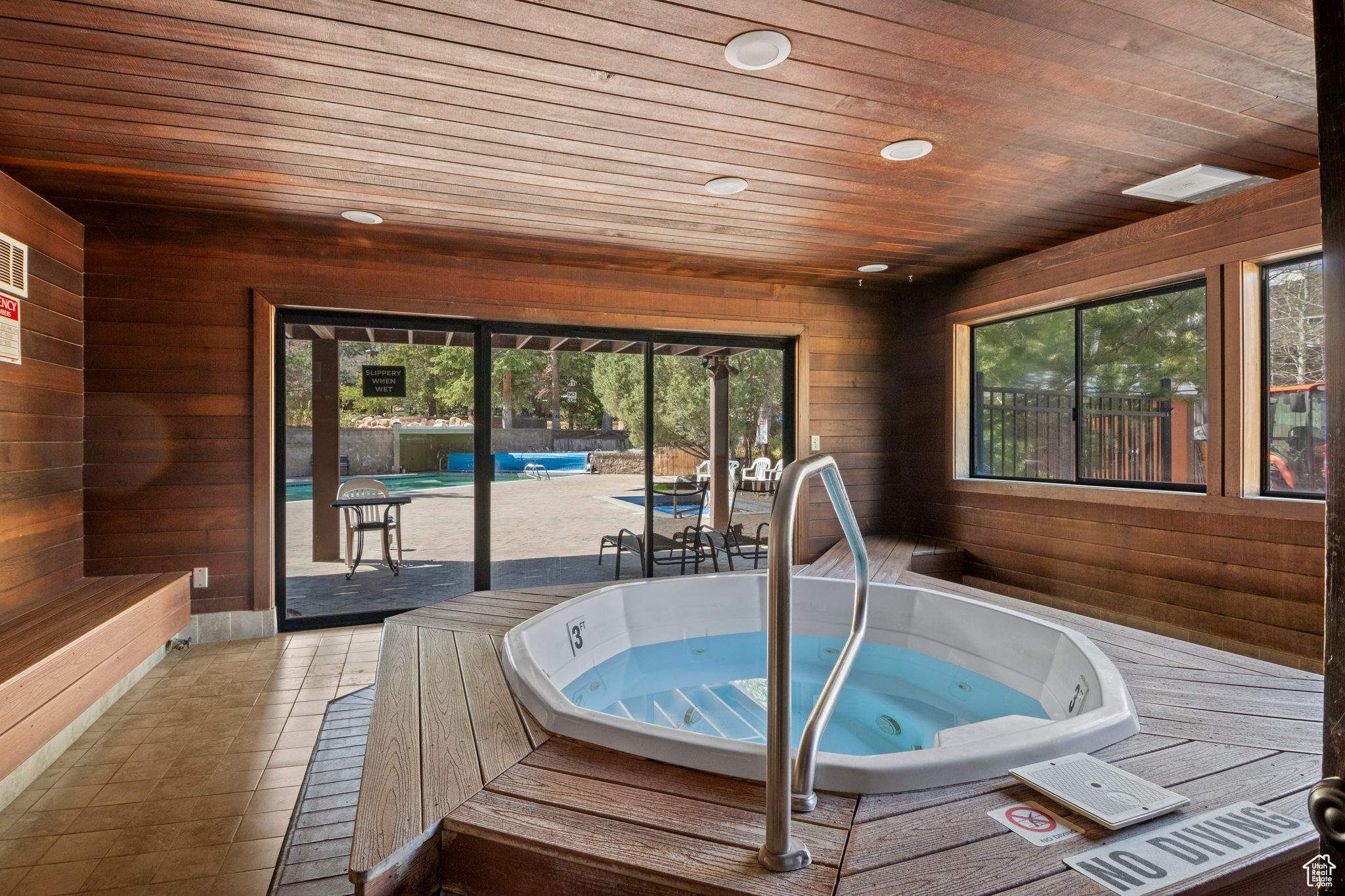 RED PINE CHALETS CON - Residential