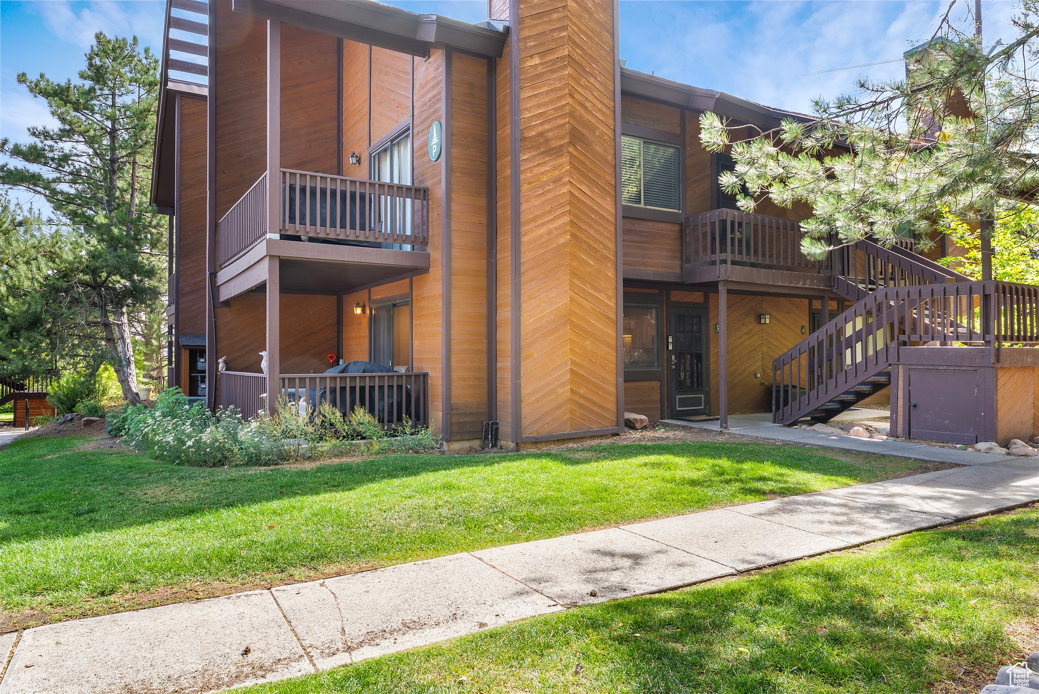 RED PINE CHALETS CON - Residential