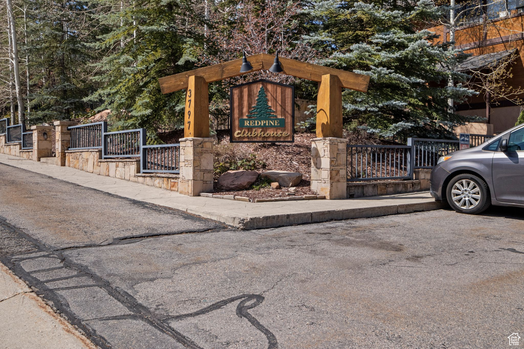 RED PINE CHALETS CON - Residential