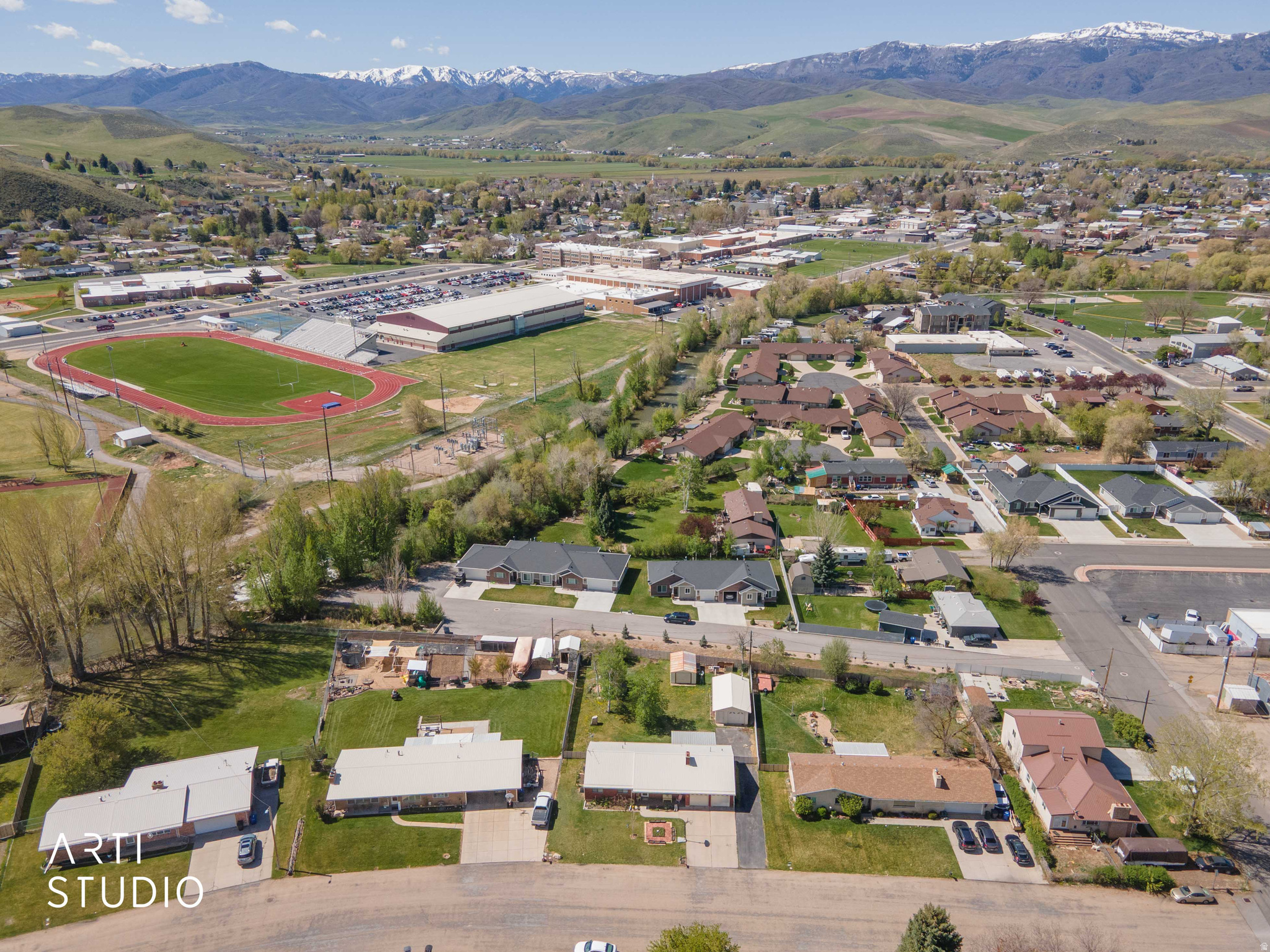 Main image without alt text