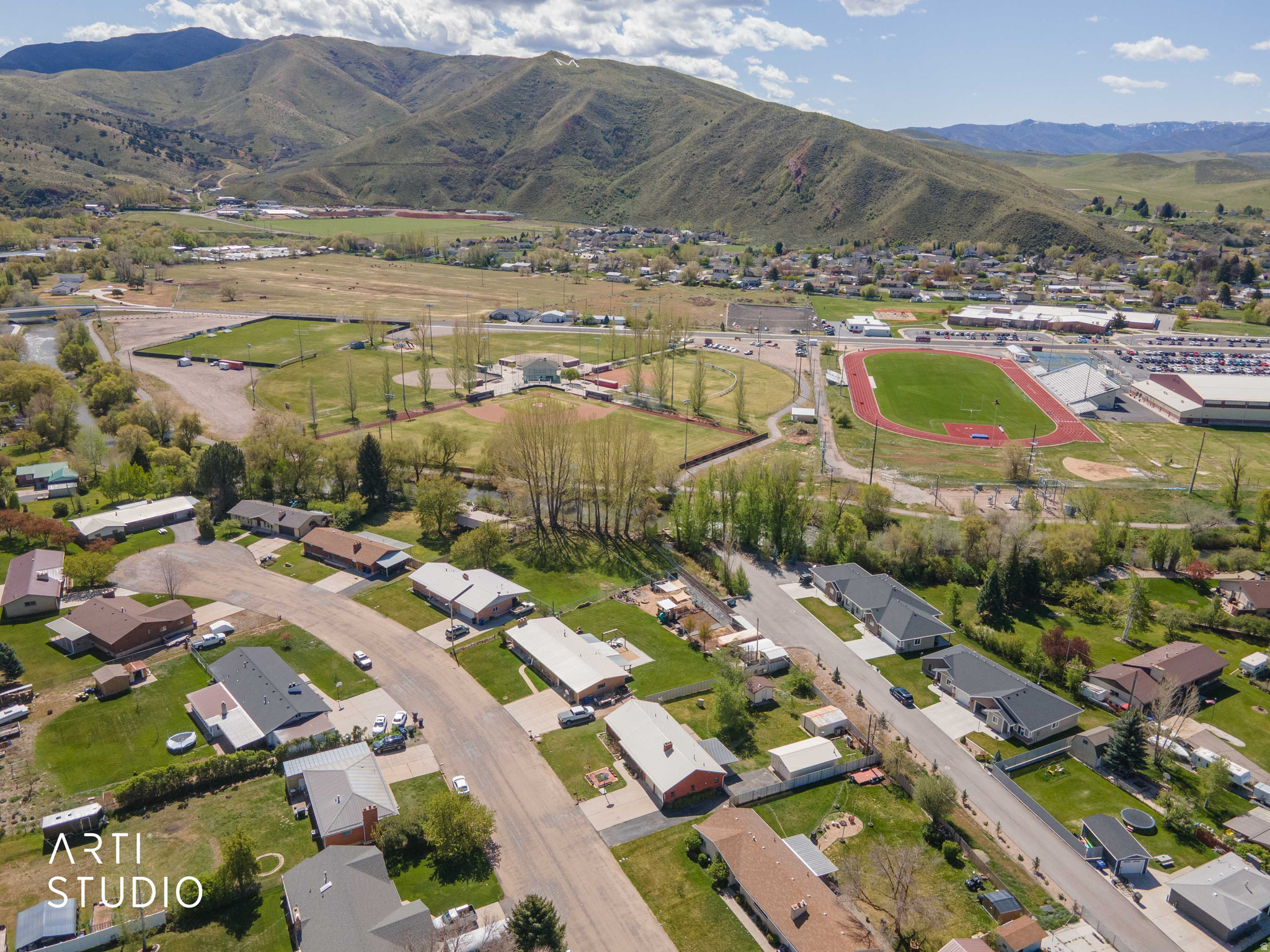 Main image without alt text