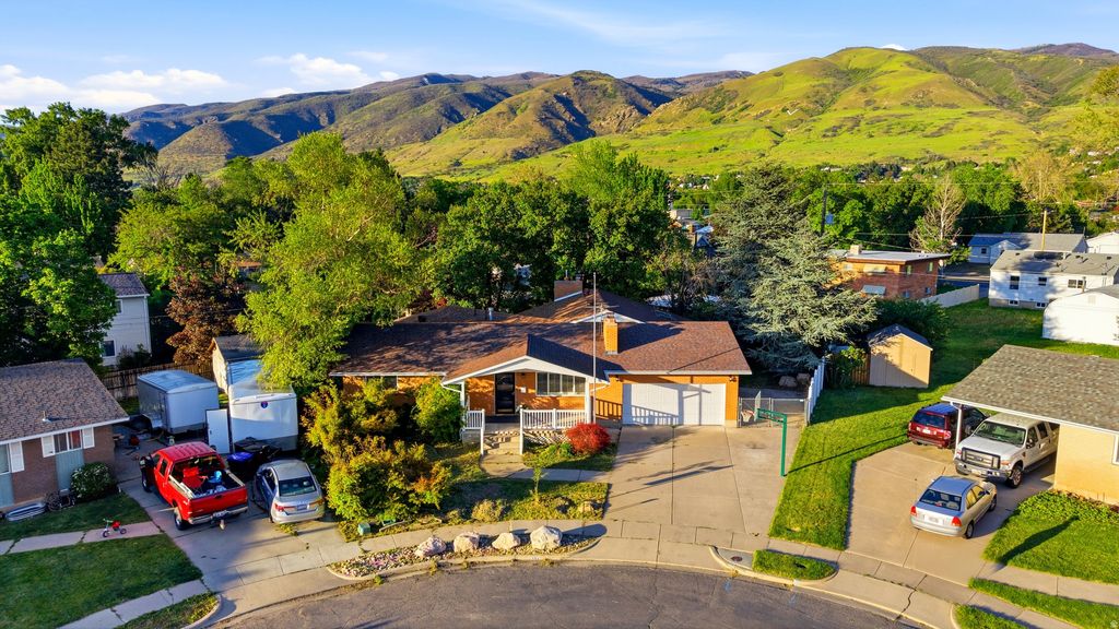 Photo of 18 W 900 N, Bountiful, UT 84010 (MLS # 2156240)