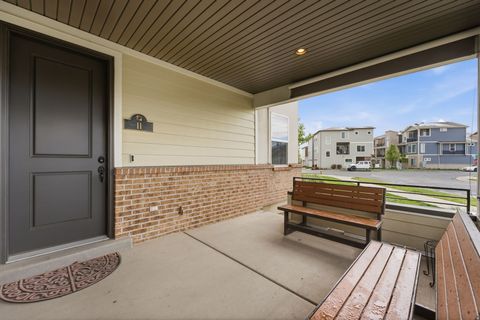 Tiny photo for 11 S RIO GRAND AVE, Farmington, UT 84025 (MLS # 2151346)