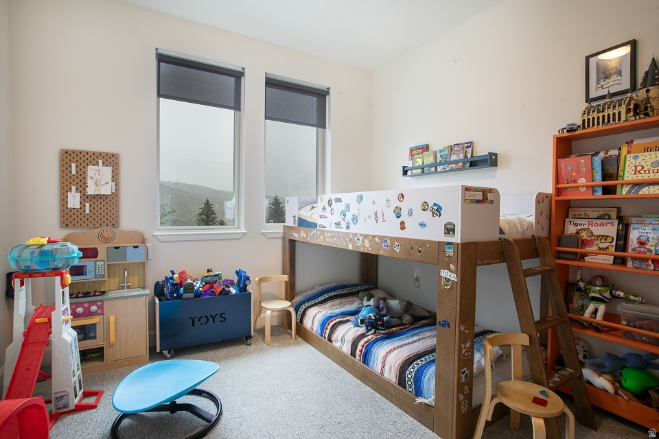 CRESTVIEW CONDOMINIUM PHASE 1 - Residential Lease