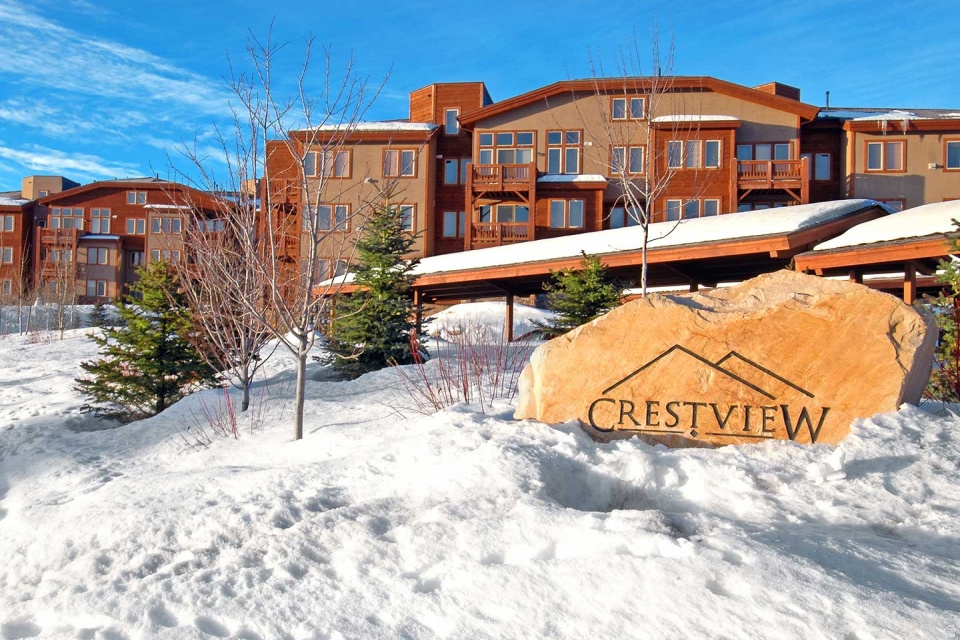 CRESTVIEW CONDOMINIUM PHASE 1 - Residential Lease