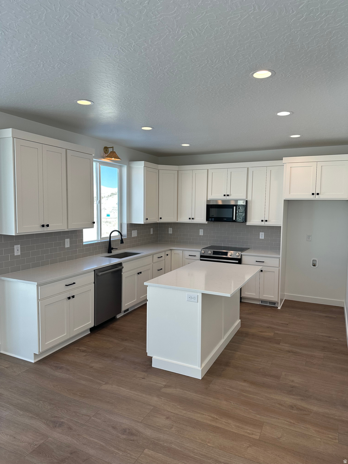 HIDDEN HOLLOW - Residential