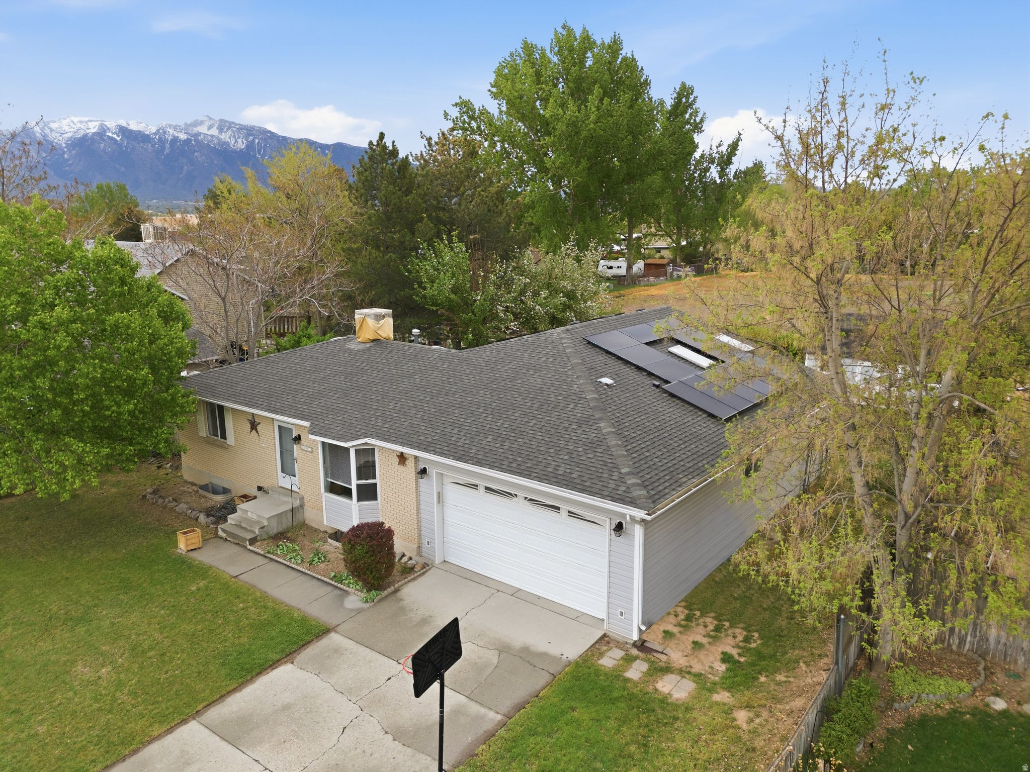 CROWN ESTATES - Residential