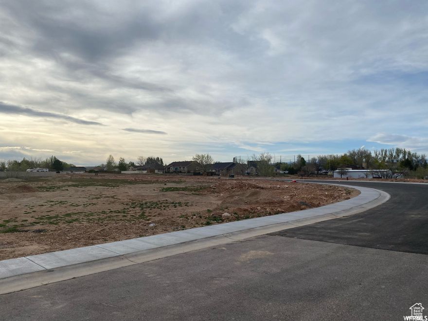 Beautiful lot available in Grayhawk Loop subdivision. CC&R's on this subdivision any building of homes needs to be approved by architectural committee