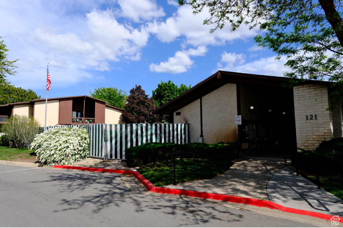 THREE FOUNTAINS - Residential