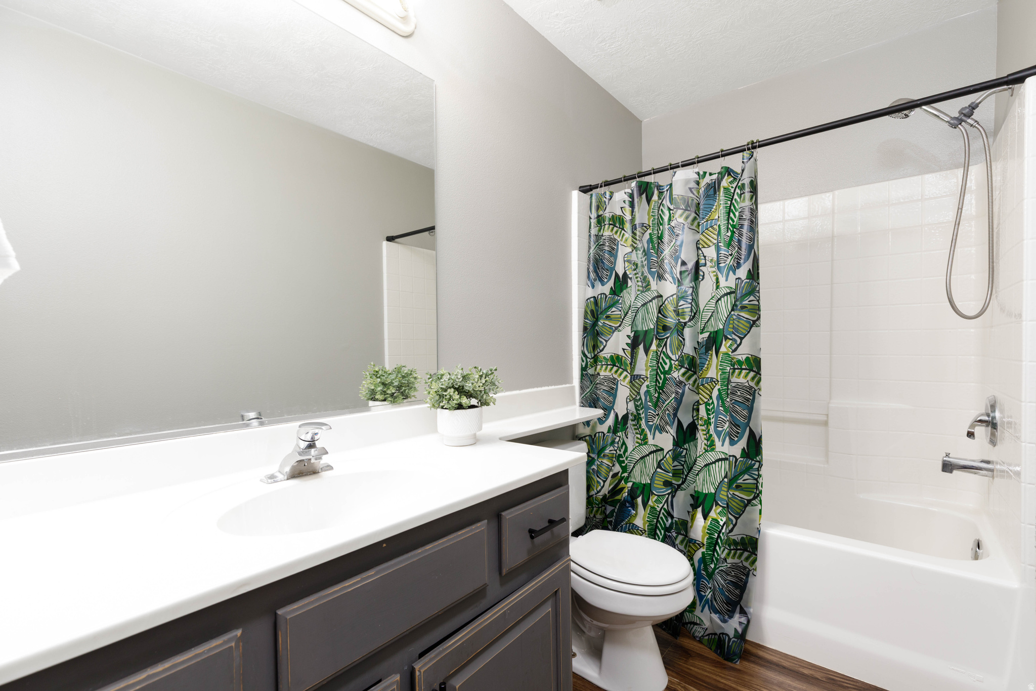 MEADOW LANE EST - Residential