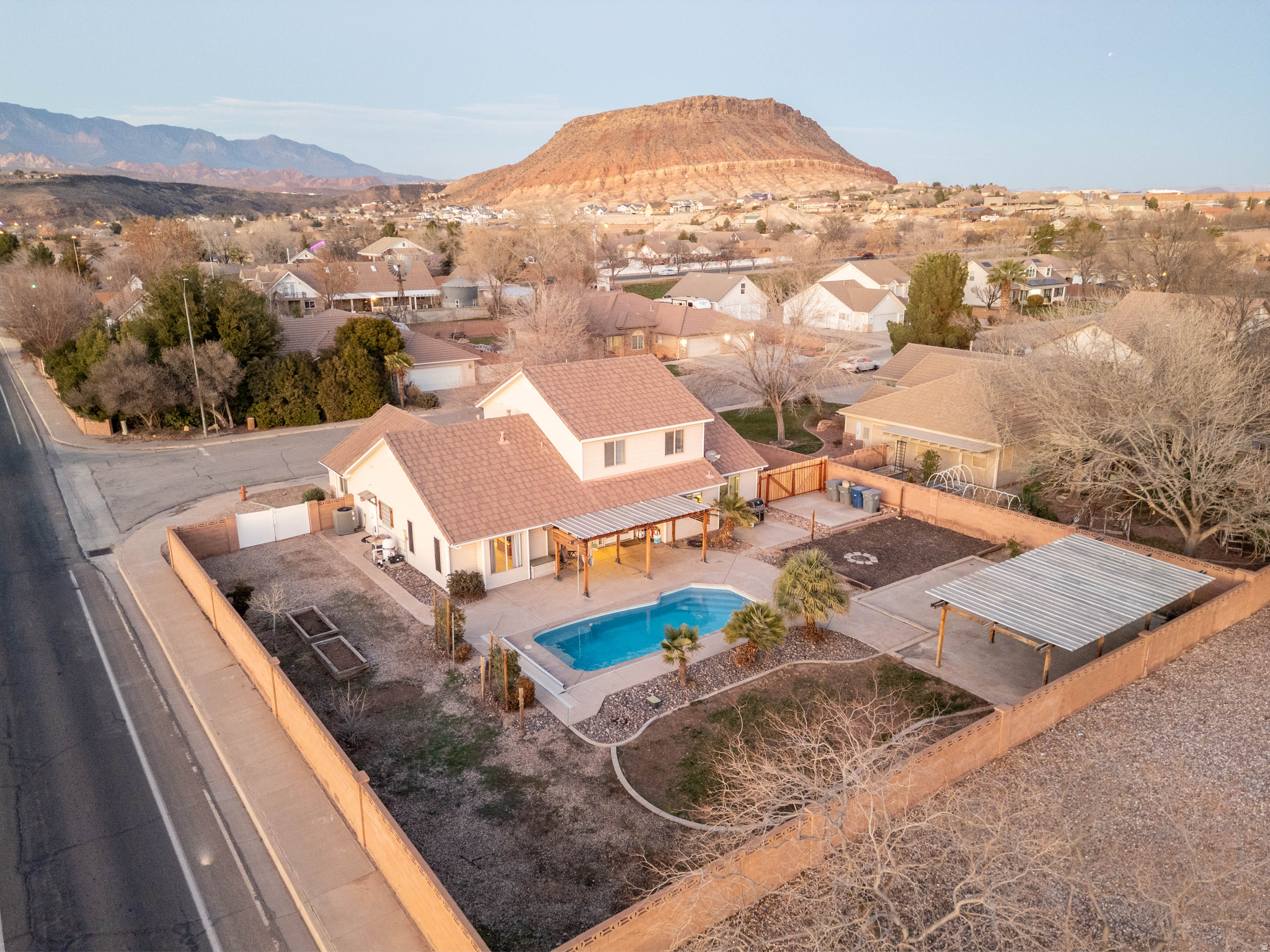 MEADOW LANE EST - Residential