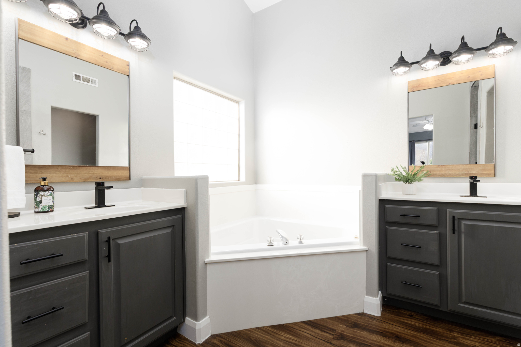 MEADOW LANE EST - Residential