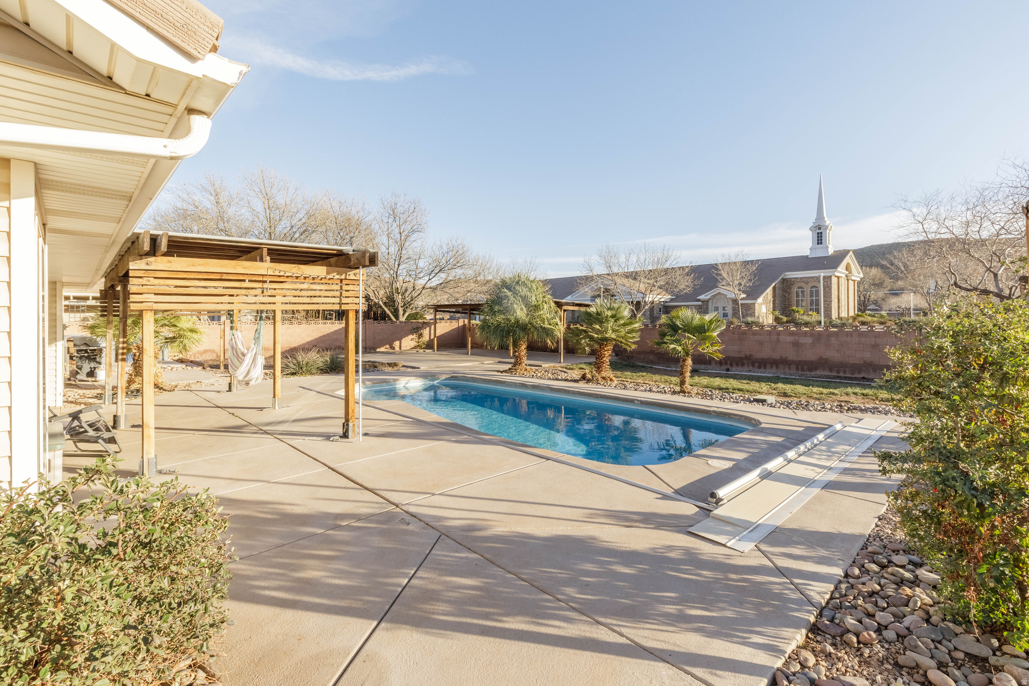 MEADOW LANE EST - Residential