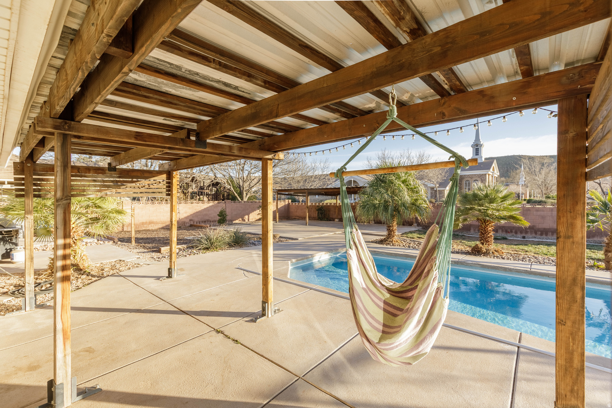 MEADOW LANE EST - Residential