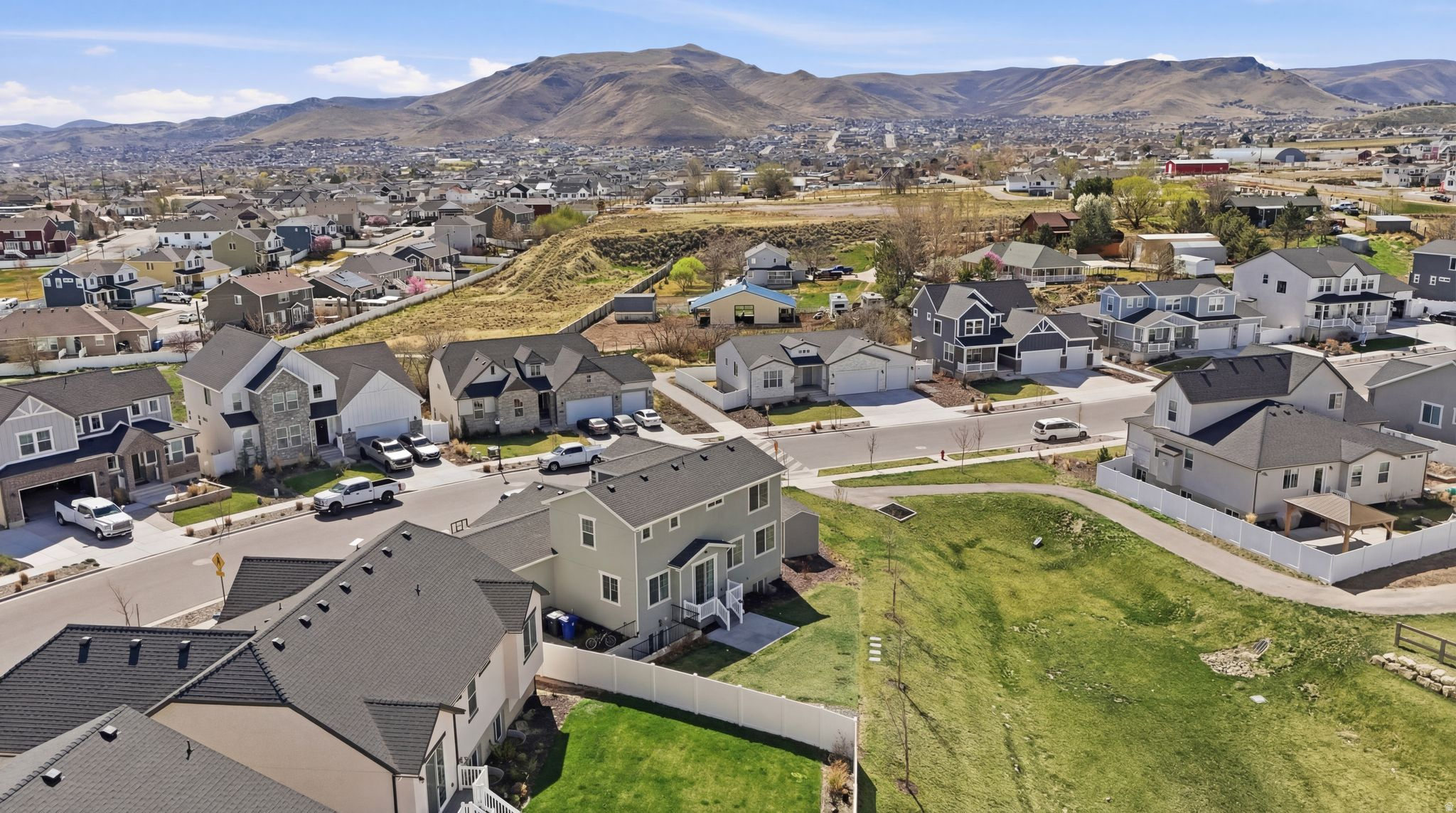 HIDDEN OAKS - Residential