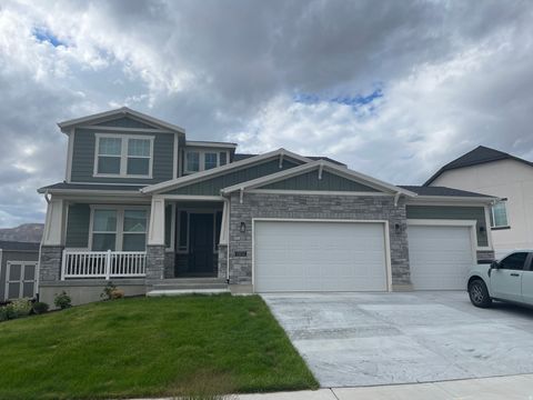 Photo of 13012 S TWISTED OAK DR, Herriman, UT 84096 (MLS # 2142990)