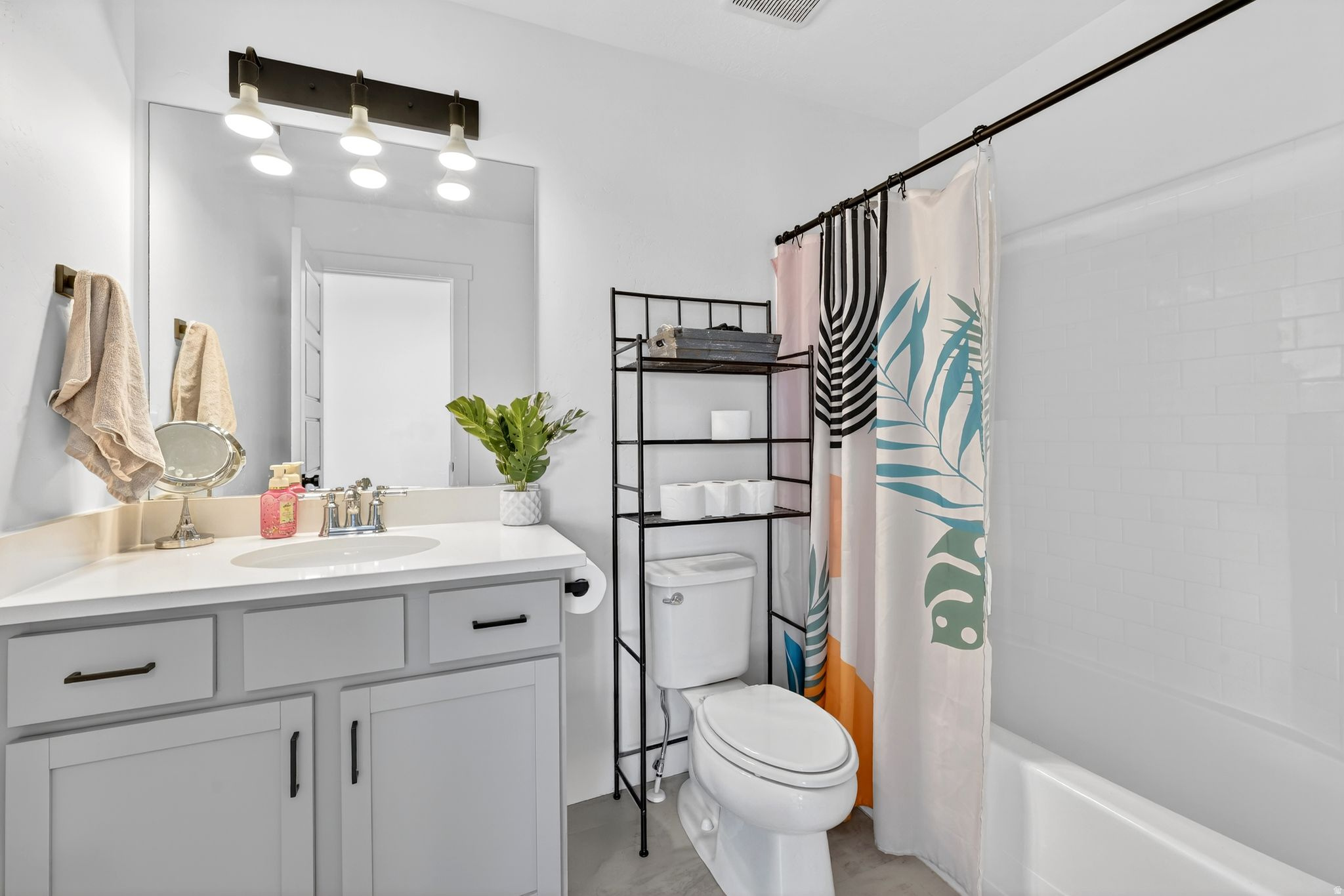 HIDDEN OAKS - Residential