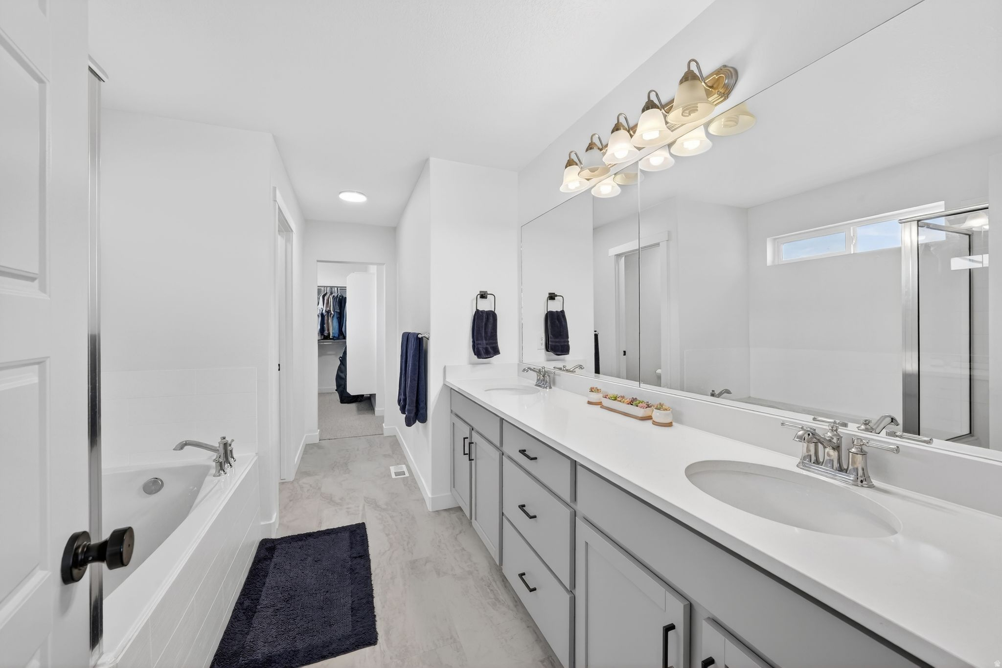 HIDDEN OAKS - Residential