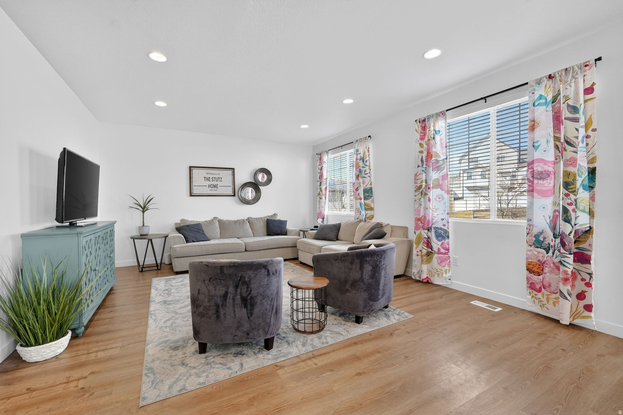 HIDDEN OAKS - Residential