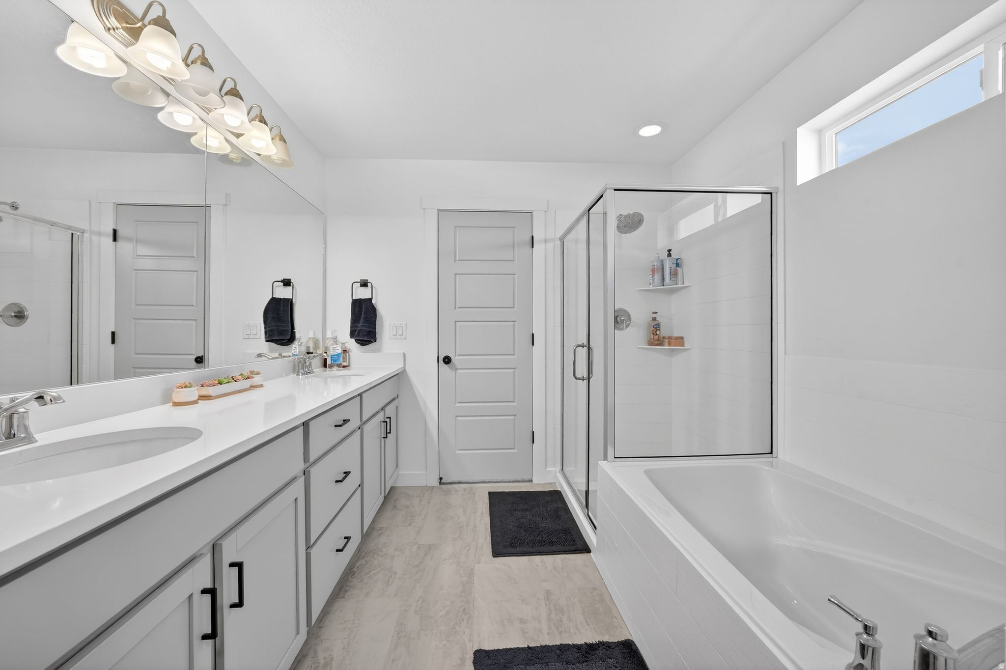 HIDDEN OAKS - Residential