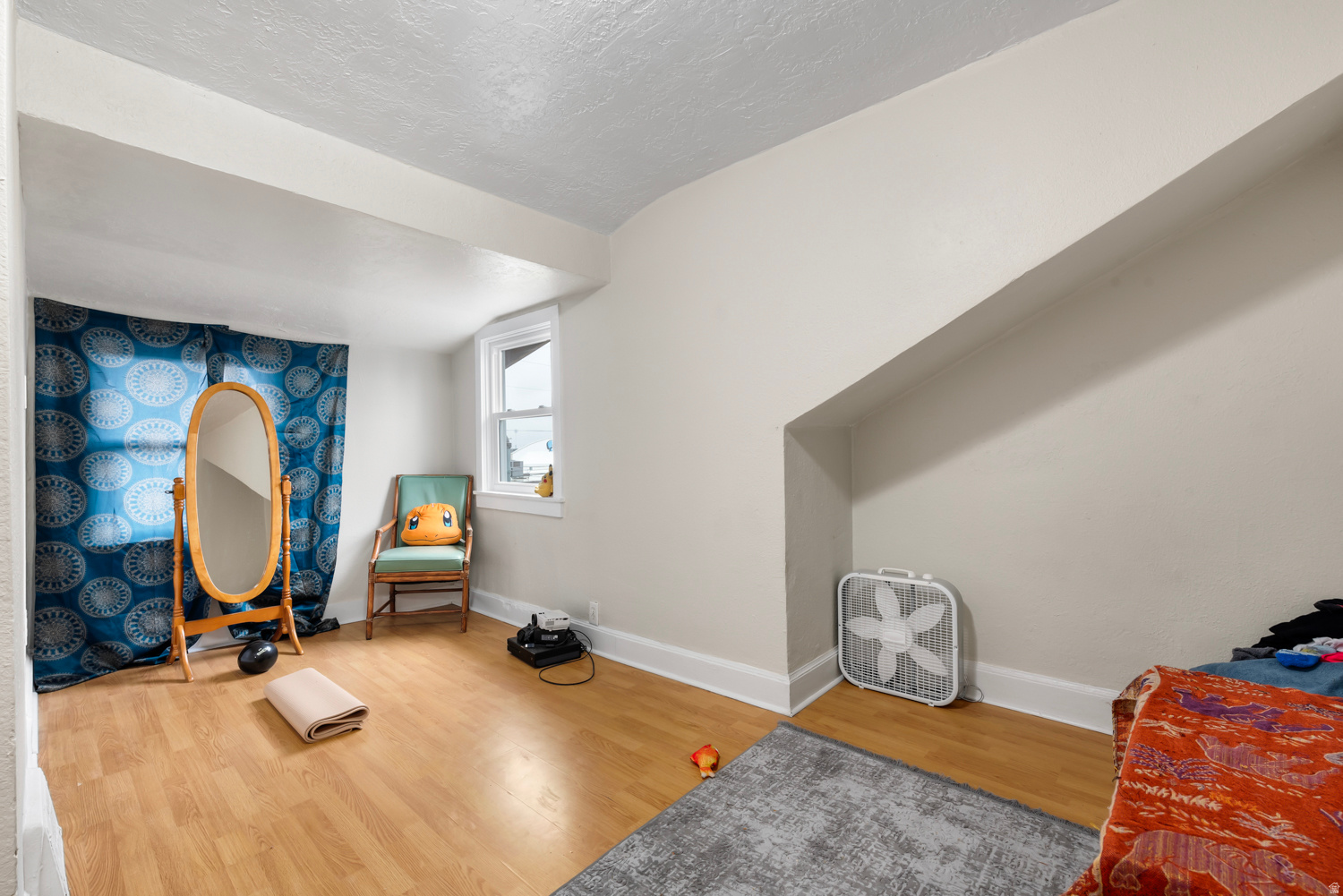 CAPITOL - Residential Income