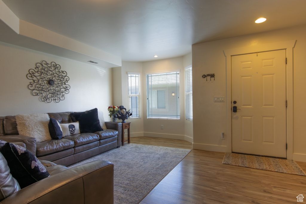 Photo of 210 S TAMARAK CIR W, Lehi, UT 84043 (MLS # 2119461)