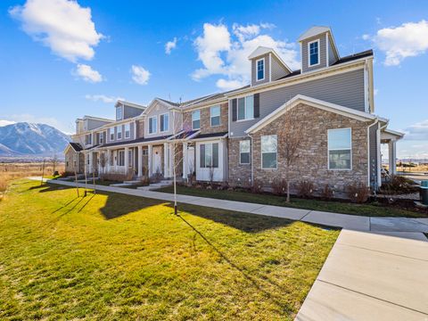 Photo of 1618 N WESTVIEW LN, Salem, UT 84653 (MLS # 2129428)