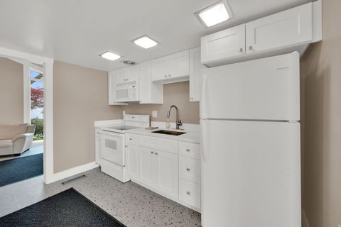 Tiny photo for 1047 E EASTGATE RD S, Murray, UT 84117 (MLS # 2147245)