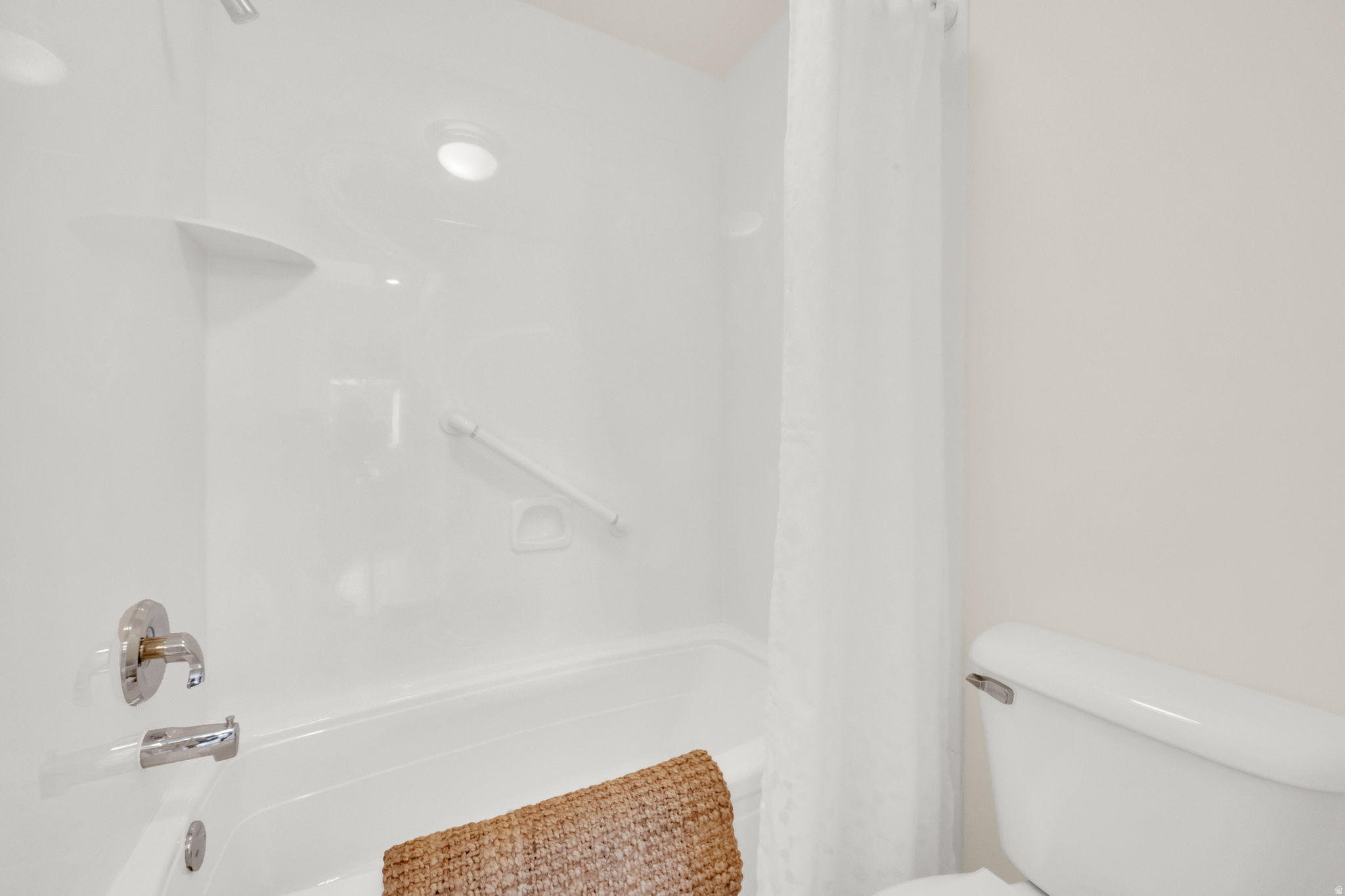 THREE FOUNTAINS EAST - Residential