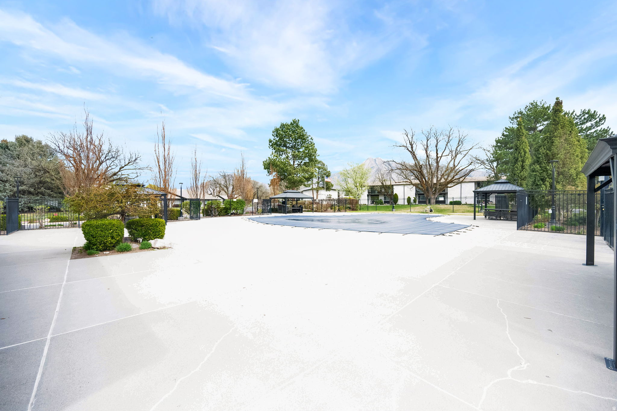 THREE FOUNTAINS EAST - Residential