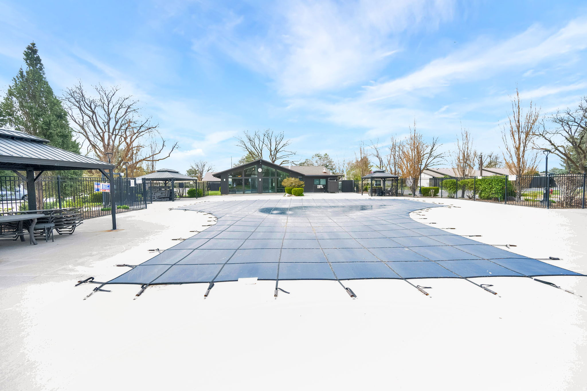 THREE FOUNTAINS EAST - Residential