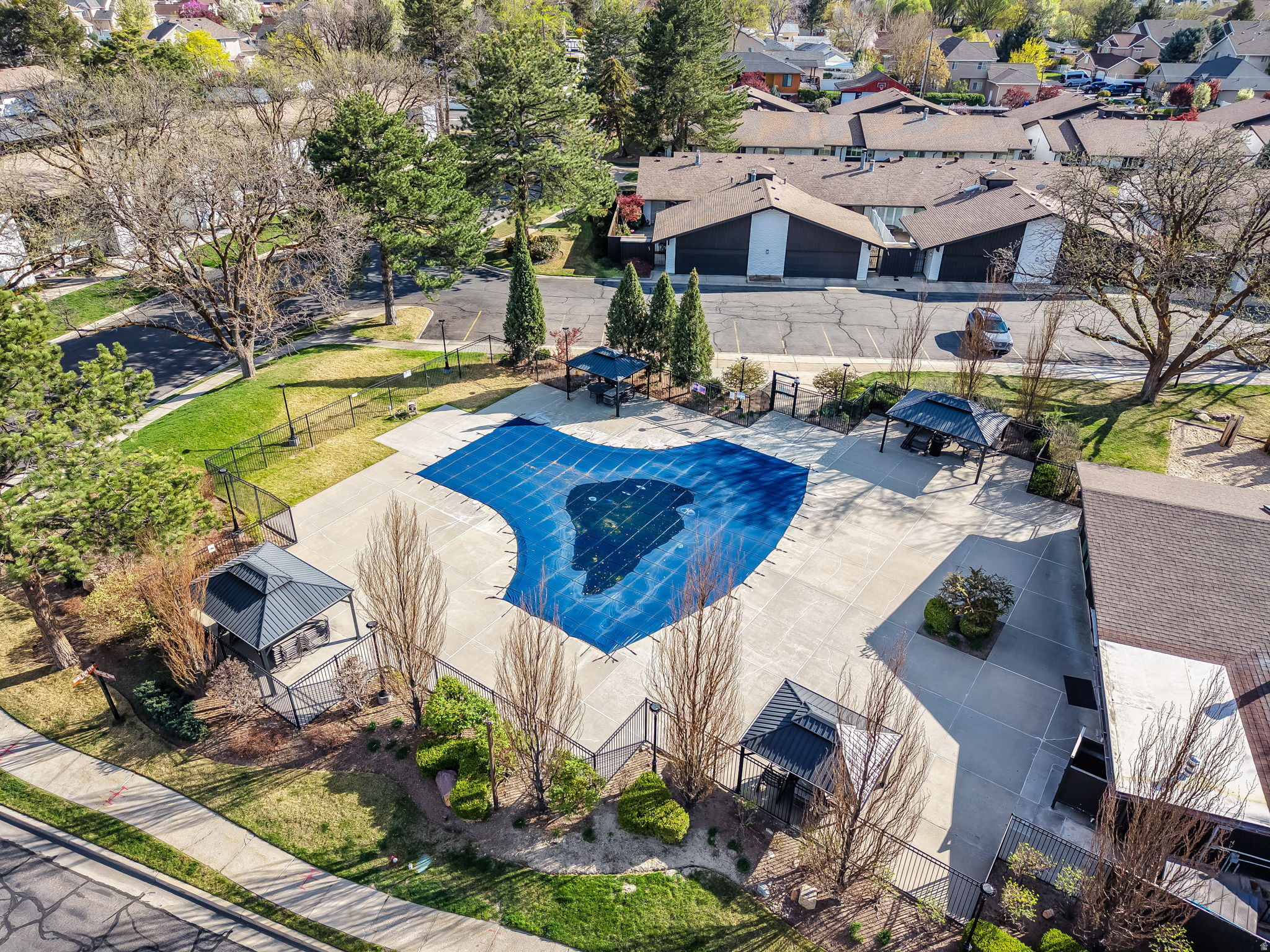 THREE FOUNTAINS EAST - Residential