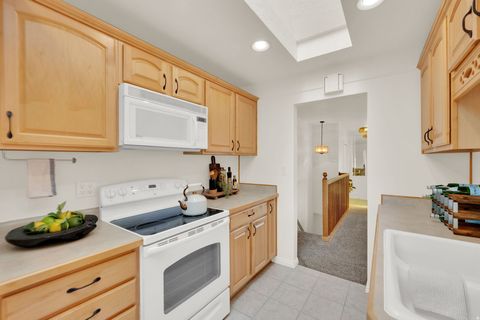 Tiny photo for 1047 E EASTGATE RD S, Murray, UT 84117 (MLS # 2147245)