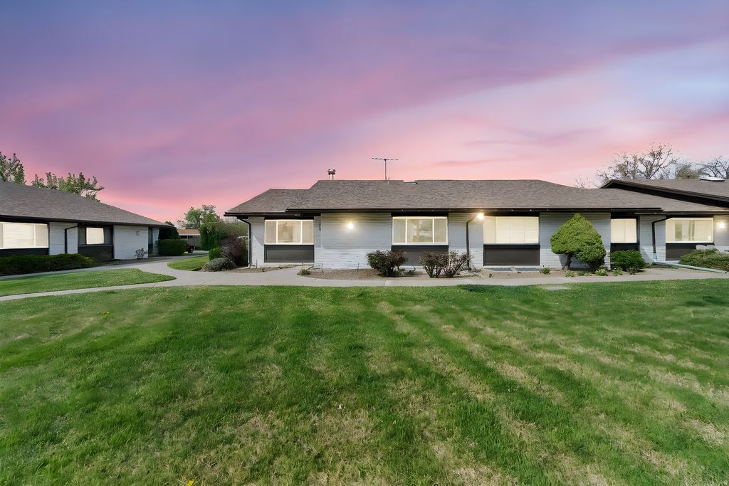 Photo of 1047 E EASTGATE RD S, Murray, UT 84117 (MLS # 2147245)